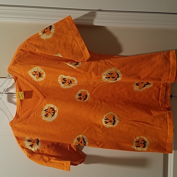 Tops - Halloween t-shirt